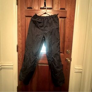 Columbia women’s size large navy blue ski pants.